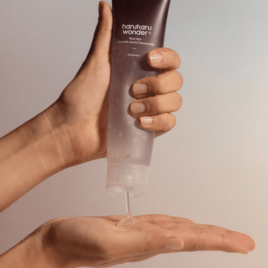 Gel nettoyant doux au riz noir triple AHA de la marque Haruharu WONDER