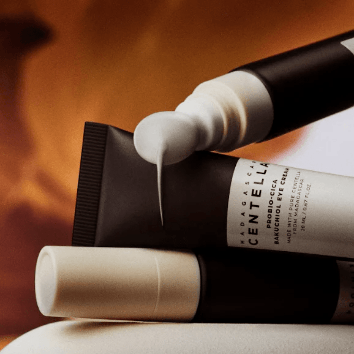 Crème contour des yeux Centella Probio - Cica Bakuchiol de Madagascar de la marque SKIN1004