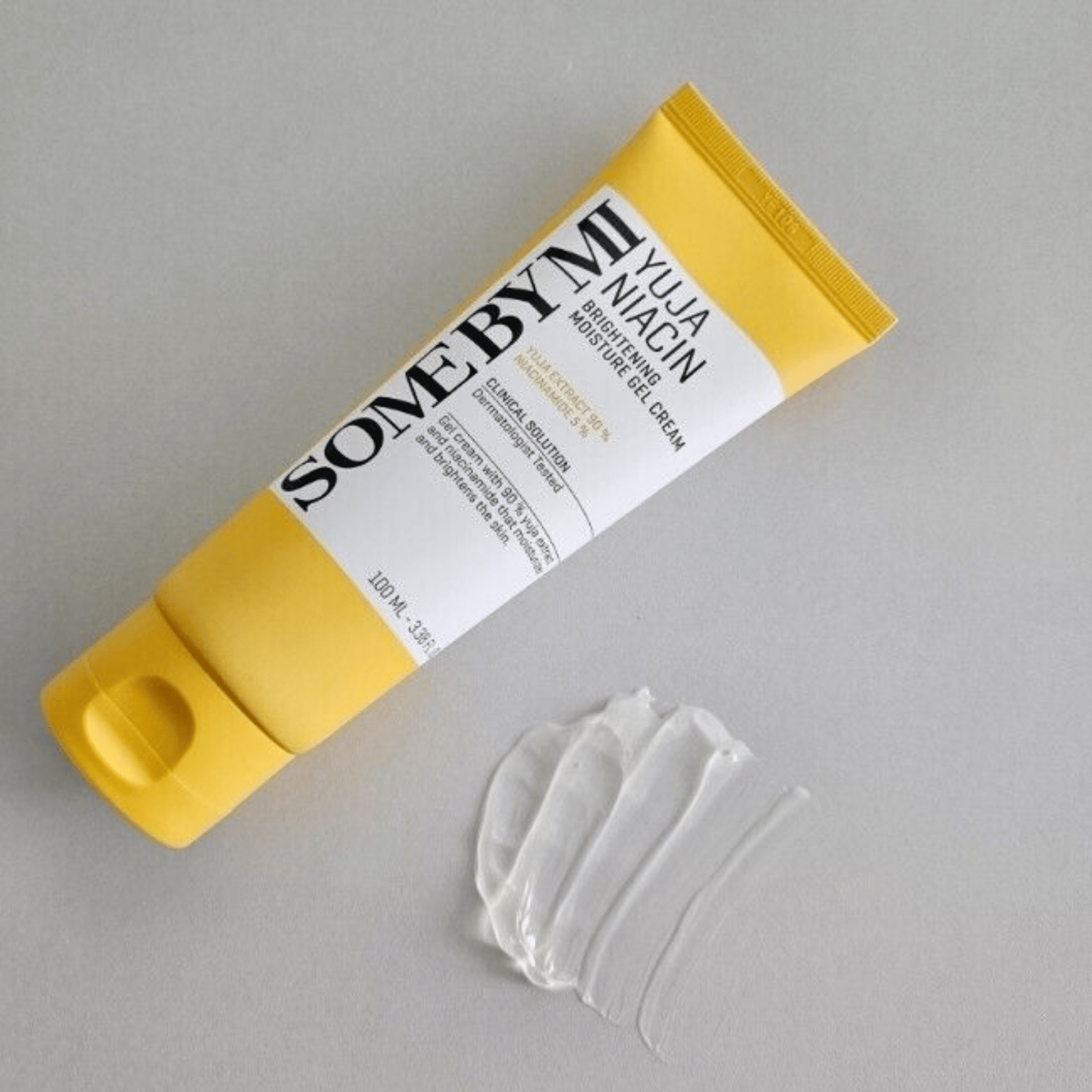 Gel - crème hydratant éclaircissant à la niacine Yuja de la marque SOME BY MI