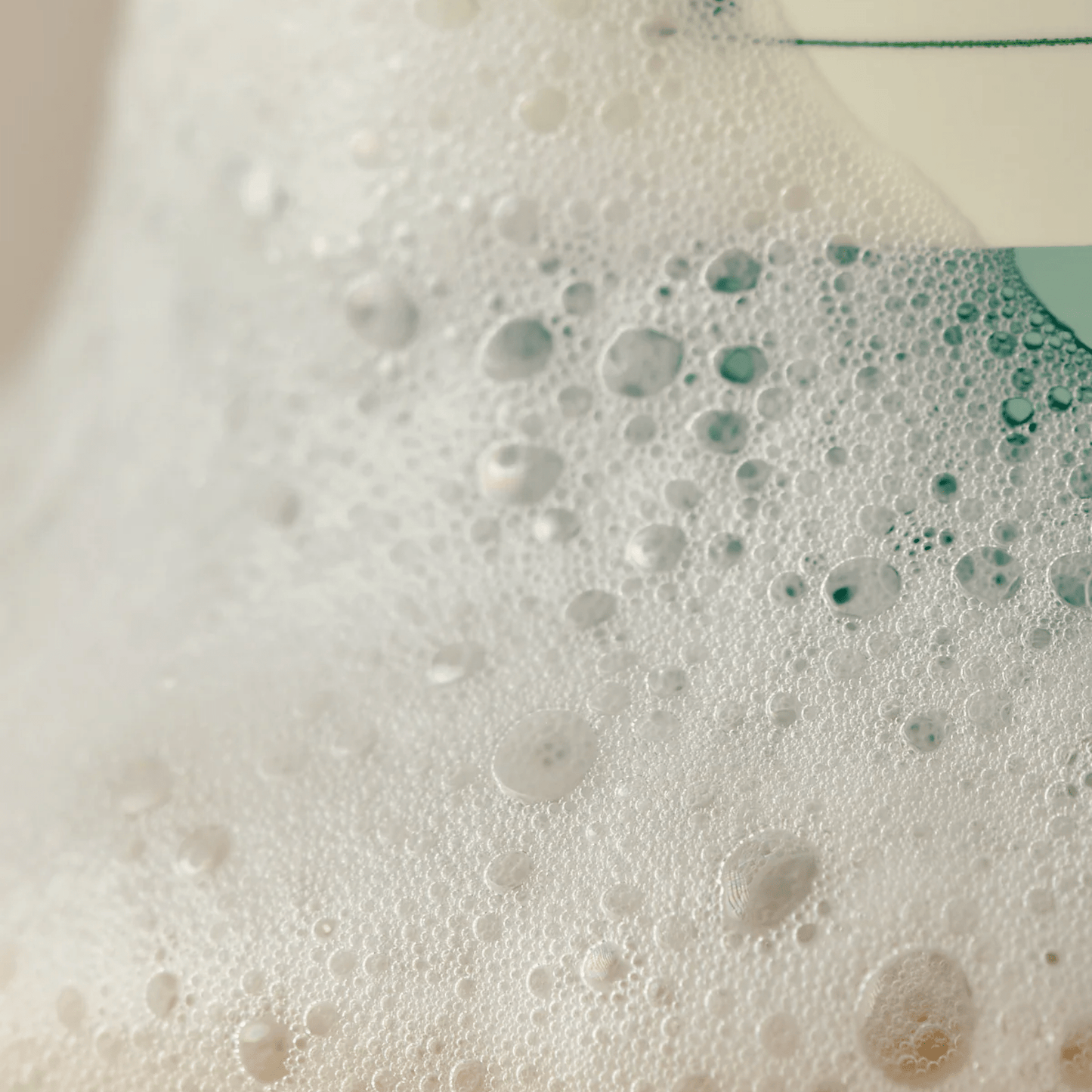 Gel nettoyant équilibré en une étape au quinoa de la marque AXIS - Y