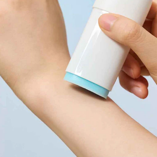 Stick Solaire Silky - Fit Centella Hyalu - Cica de Madagascar de la marque SKIN1004